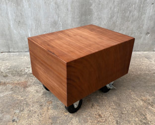 サイドテーブル