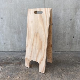 ギンガムチェック柄の立看板　24mm合板 (高さ82cm幅80cm) 立看板 24mm合板 (高さ82cm幅80cm) | コンクリートスツール